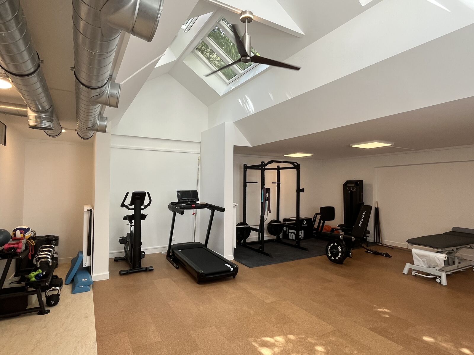 Plateau technique équipé pour le renforcement musculaire du cabinet Daho Santé